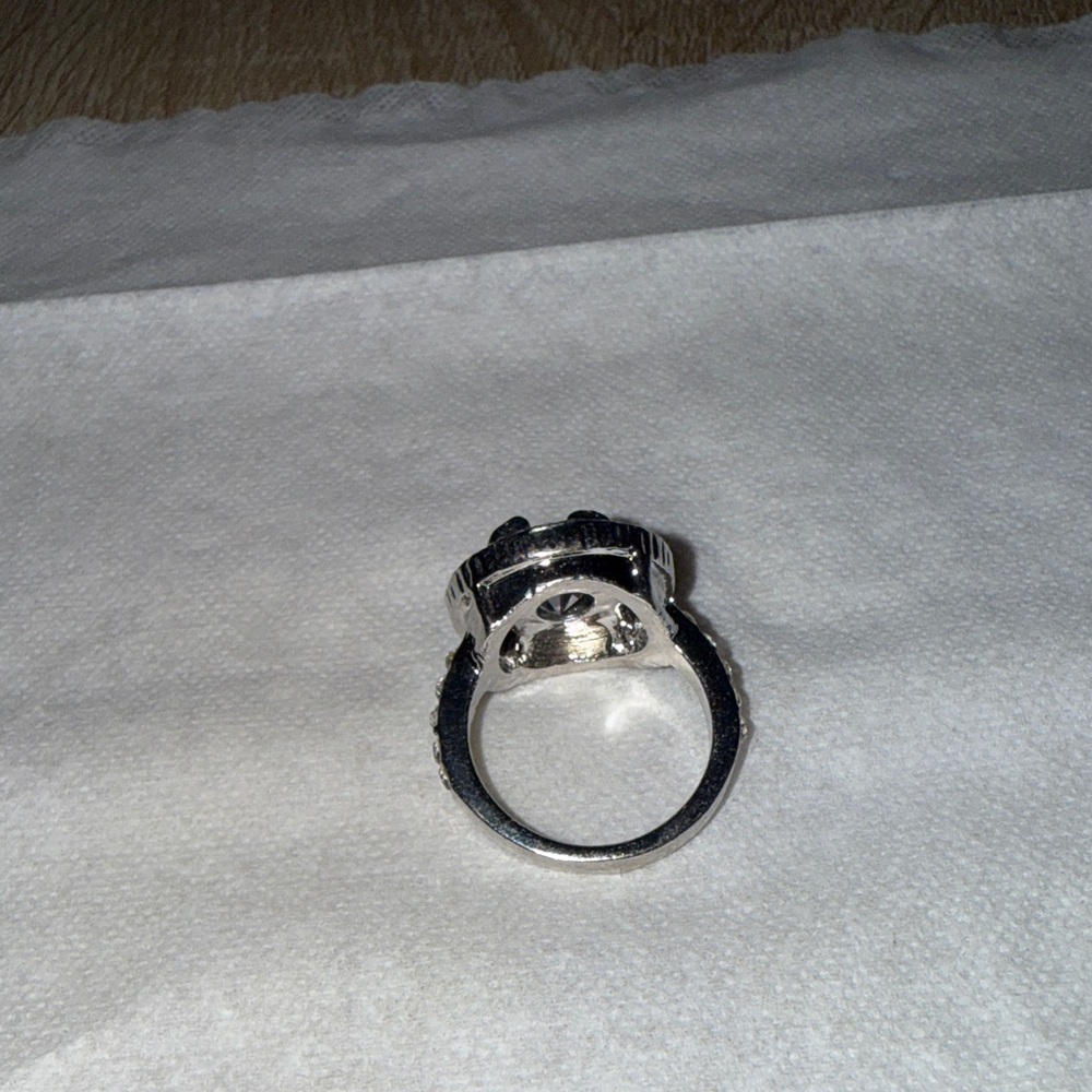 Elegant Silver Tone Women's Ring - Picture 3 of 5